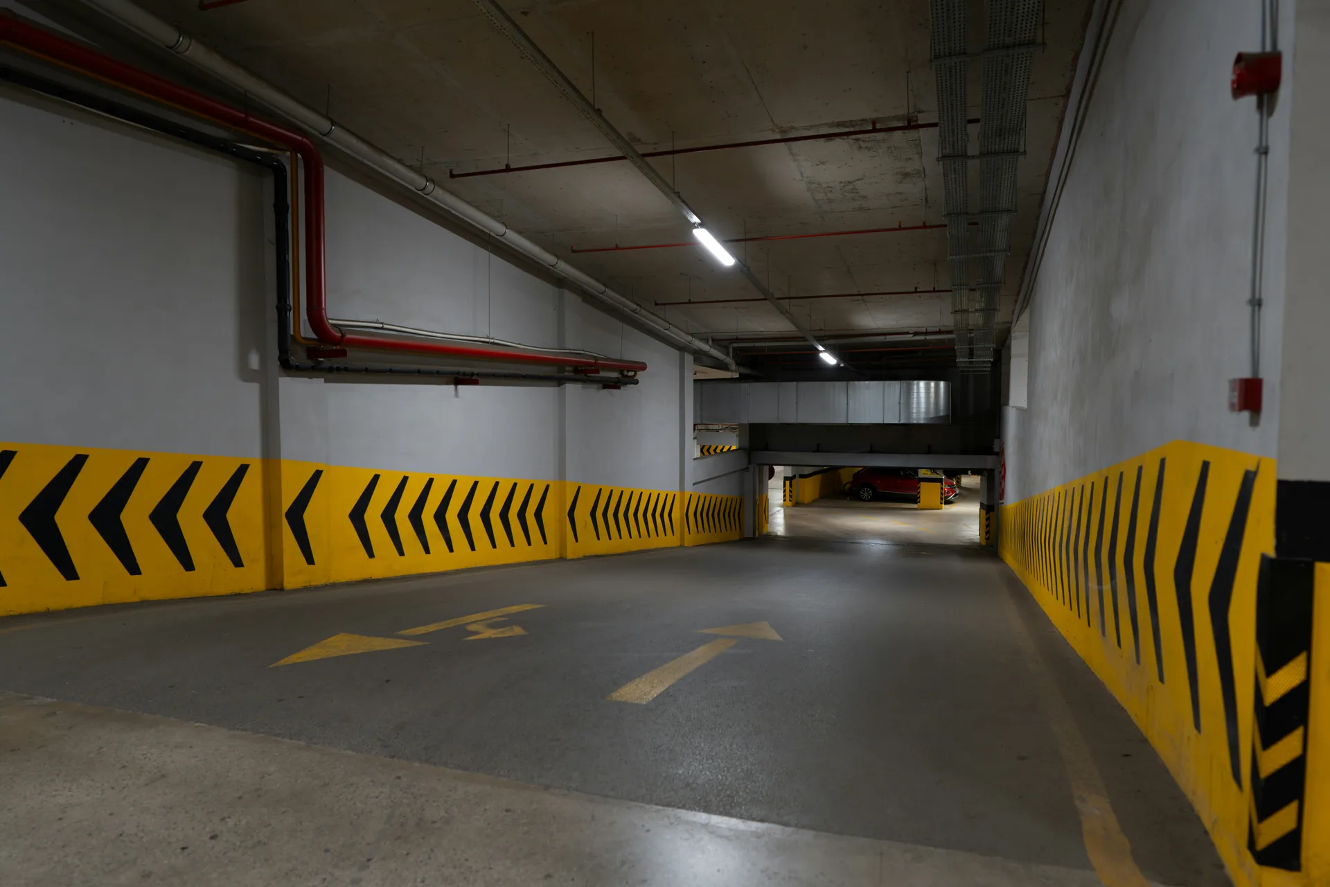 concrete parking structure ramp in Oshawa