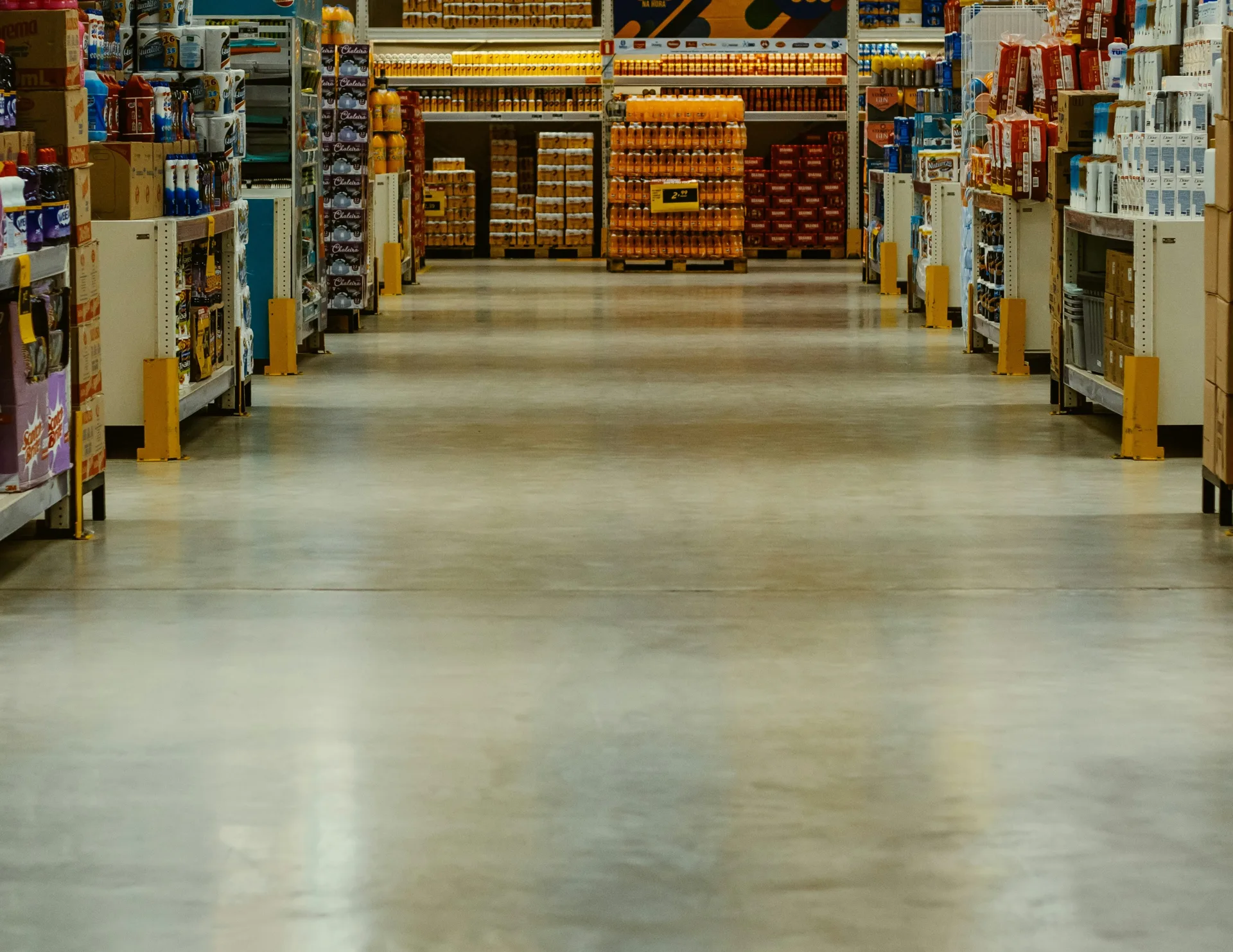 polished commercial concrete floor in a Oshawa supermarket aisle