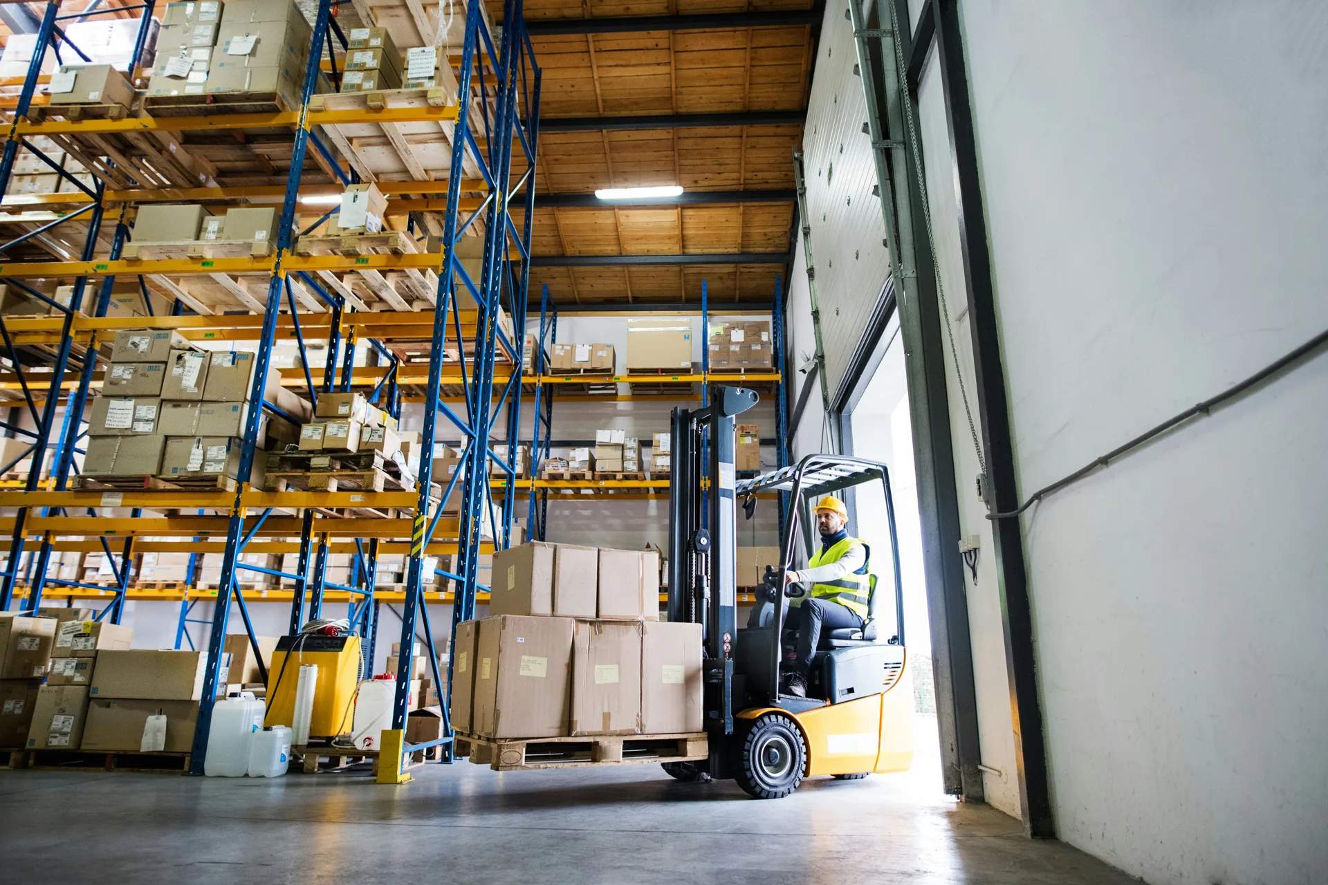 forklift on a finished industrial warehouse floor in a Oshawa facility