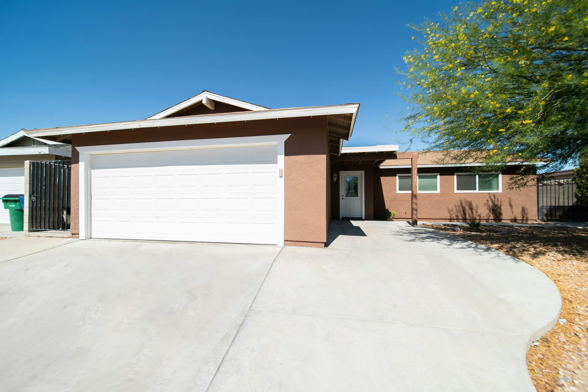 broom-finish concrete driveway at a Oshawa stucco home