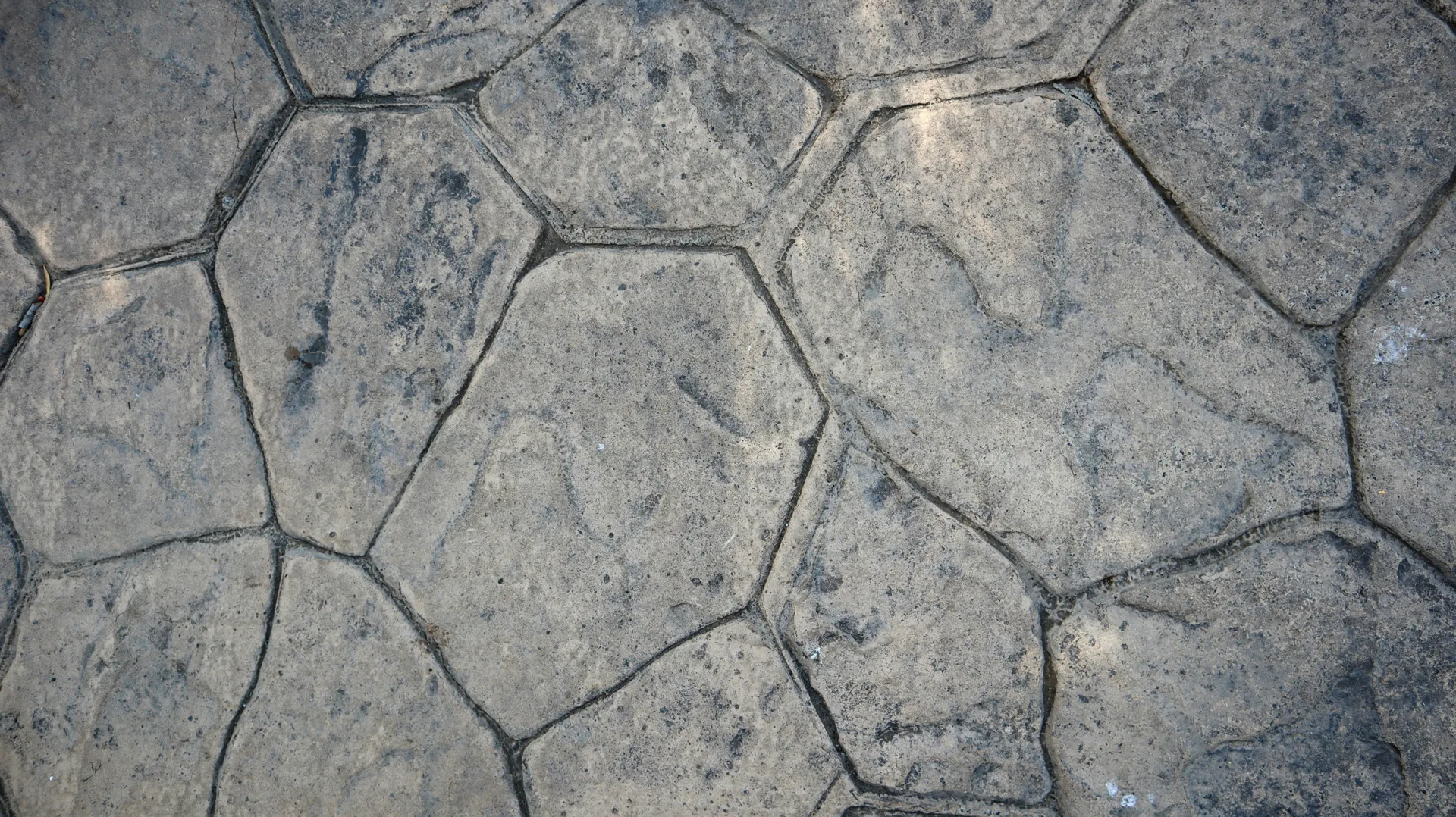 stamped concrete driveway in a fieldstone pattern in Oshawa